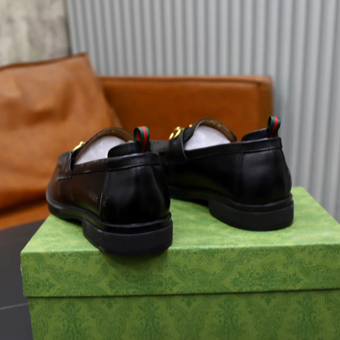 Men's shoes: 250🙅‍♂️🙅‍♂️🙅‍♂️Niuli Brand: GUCCI Size: 38-44 (45 can be customized) Level: Counter classic Material: Original soft cowhide upper Comfortable cowhide lining Original lightweight outsole Style category: Business casual footwear Driving leather shoes Color: Actual picture color